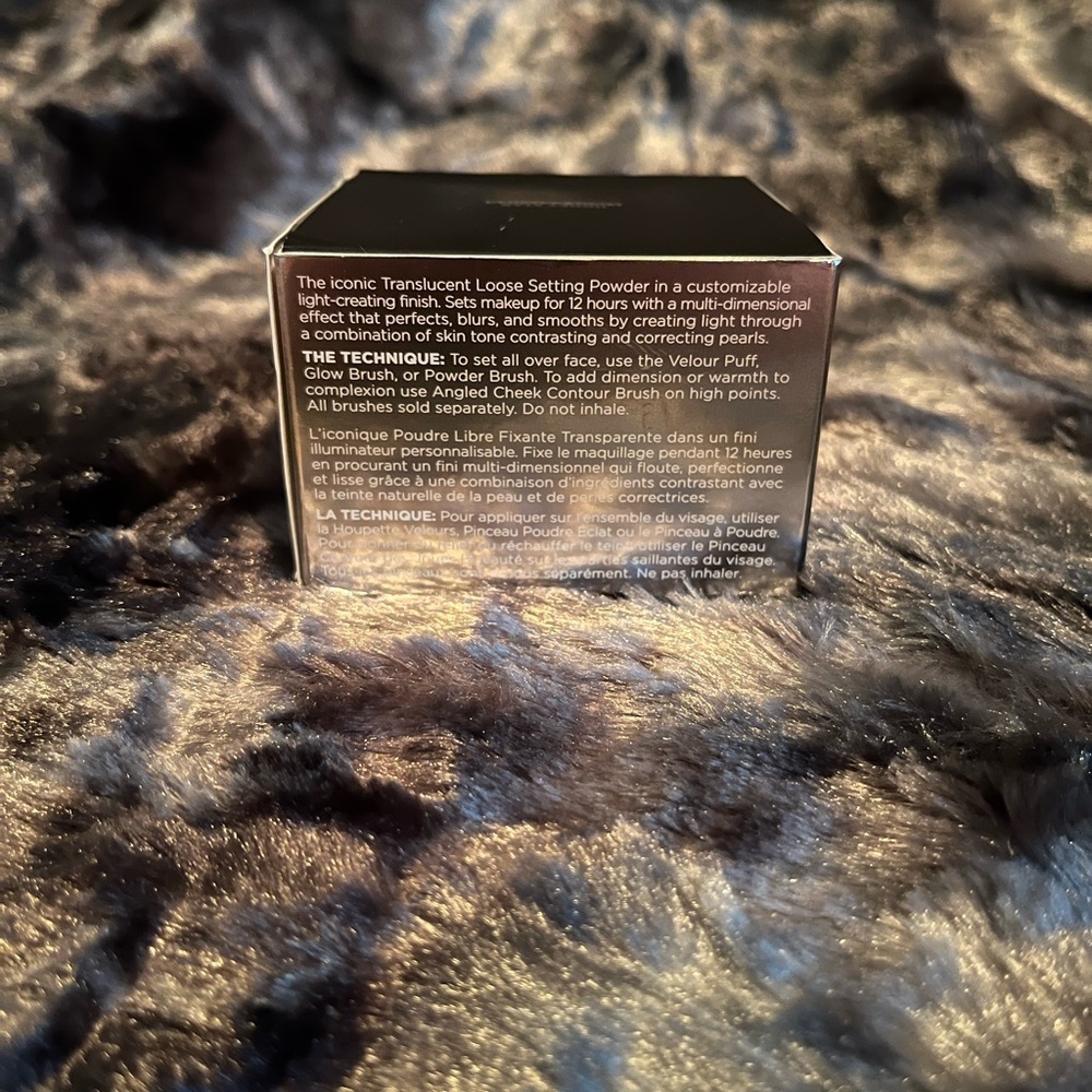 Laura Mercier Translucent Loose Setting Powder - Light Catcher- in Honey Star - Picture 3 of 10
